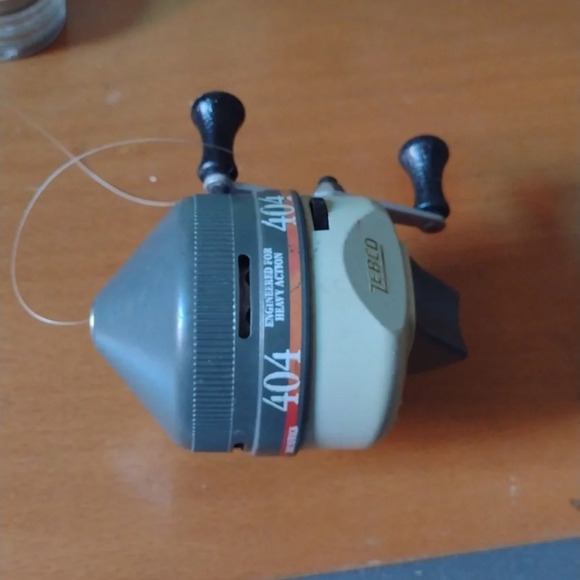 Zebco Fishing Reel - Picture 1 of 2